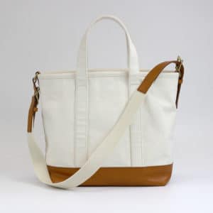 適度な大きさで万能アイテムなショルダーベルト付き2wayトート