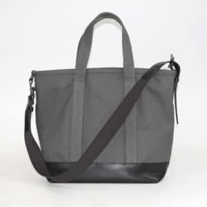 適度な大きさで万能アイテムなショルダーベルト付き2wayトート