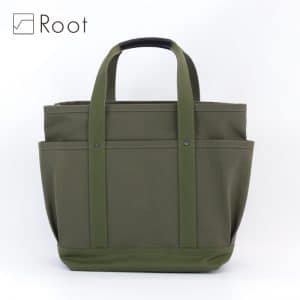 どんなコーデにも溶け込むアースカラーのカーキ