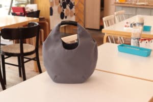 職人オリジナルの丸いフォルムが可愛いバルーンバッグ