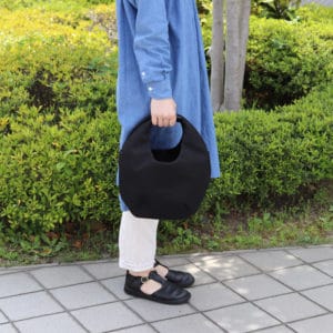 職人オリジナルの丸いフォルムが可愛いバルーンバッグ