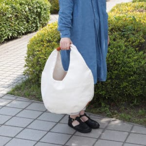 キナリの和紙帆布と丸いフォルムが可愛いバルーンバッグ