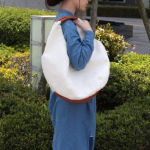 キナリの和紙帆布と丸いフォルムが可愛いバルーンバッグ