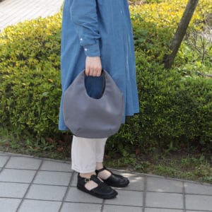 職人オリジナルの丸いフォルムが可愛いバルーンバッグ