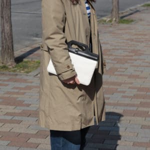 本革のアクセントがおしゃれなタブレットケース