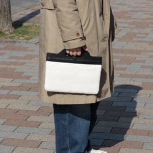 本革のアクセントがおしゃれなタブレットケース