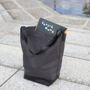 A4ファイルが入る縦長のワンハンドルトート