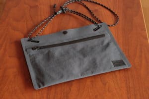 薄さ、軽さ、かっこよさにこだわった新しいサコッシュmile