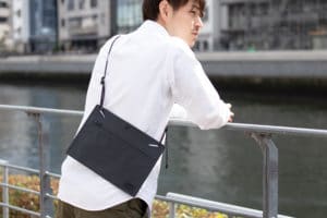 薄さ、軽さ、かっこよさにこだわった新しいサコッシュmile