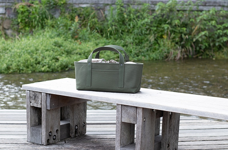 可愛いとエレガントを併せ持つ大人のミニトート